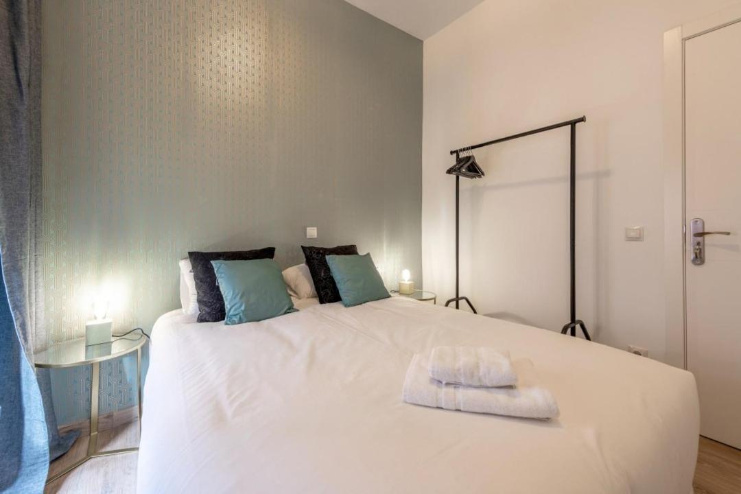 3 Bedrooms 1 Bathroom Furnished - Lavapies- Mintystay มาดริด ภายนอก รูปภาพ